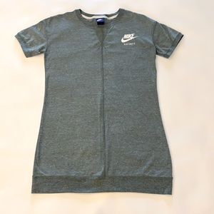 Women’s Nike Short Sleeve Dress Size Medium